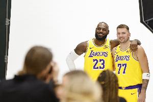 東契奇連續(xù)兩場40+ 上一位做到的湖人球員是2022年12月的詹姆斯