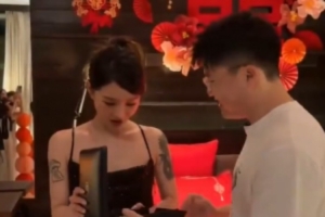 網(wǎng)友議Uzi購180萬鉆石項(xiàng)鏈送奧咪咪：黑子看完都覺得烏茲罪不至此