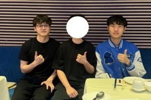 快進(jìn)到加入JDG？好兄弟！網(wǎng)友昨日上海偶遇Xun和Knight一起聚餐