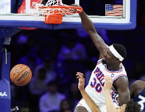 什么大帝？！小帝！博納臨危受命5記血帽助76人完成19分逆轉(zhuǎn)！