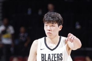 朱芳雨：楊瀚森還有很多的提升空間 還需要更多時(shí)間來(lái)適應(yīng)NBA強(qiáng)度