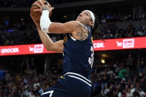 戈登：第三節(jié)能重新掌控節(jié)奏很棒 若開(kāi)始就沒(méi)有松懈那就更完美了