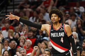 開(kāi)拓者官方：塞布爾左手拇指受傷 本場(chǎng)比賽不會(huì)回歸