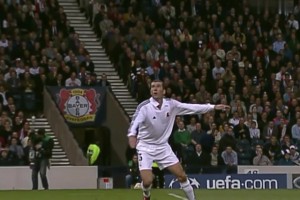 歐冠決賽最牛進(jìn)球！齊達(dá)內(nèi)上演天外飛仙！助皇馬奪第九冠！