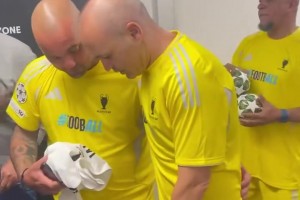 誰的身材保持得最好？元老賽球員通道中得傳奇球員們