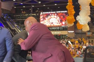 時(shí)代落幕！TNT結(jié)束36年NBA轉(zhuǎn)播 四人天團(tuán)擁抱散場