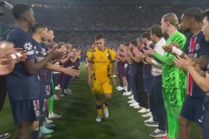 國(guó)米領(lǐng)取亞軍獎(jiǎng)牌！巴黎眾將列隊(duì)送上掌聲！