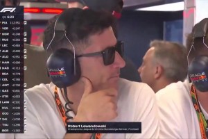 納賽爾嘴都要笑歪了怎么每個人看到亨利都緊緊擁抱啊~