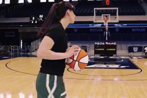 克拉克的球場(chǎng)神操作，球感也太好了！