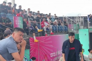 朱松瑋這無(wú)處安放的大長(zhǎng)腿啊