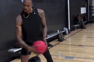 生活不如意？霍華德模仿詹姆斯動作：猜猜這是哪個NBA球星？