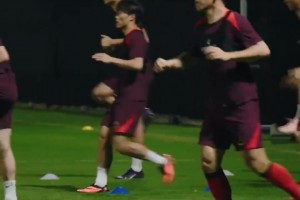 國(guó)足隊(duì)員為適應(yīng)印尼天氣，把空調(diào)都關(guān)了