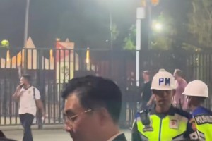 國(guó)足何去何從？足協(xié)主席宋凱賽后被拍到面無表情離開球場(chǎng)