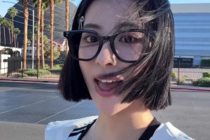 美女主播秋童問機器人總冠軍歸屬！結果AI講中文還帶口音的