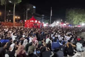 街上滿滿都是人??印尼讓人羨慕的足球氛圍，現(xiàn)場(chǎng)觀戰(zhàn)1-0國(guó)足