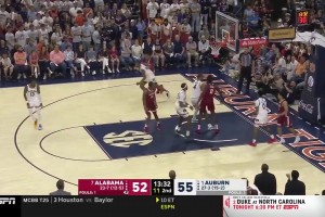 湖人選秀前試訓(xùn)23歲大學(xué)中鋒奧莫魯伊！2米11場(chǎng)均8+6！