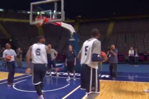 我給你來個這個！老詹在國家隊給KD展示這個勢不可擋的動作