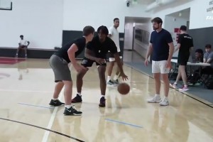 曾經(jīng)一起訓練的三人，目前來看哈利應該是最出眾的