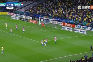 維尼修斯進(jìn)球啦??曼聯(lián)新援庫(kù)尼亞助攻，維尼修斯進(jìn)球，巴西領(lǐng)先