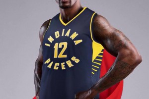 拯救印城？霍華德給自己P上步行者超人隊服，繼續(xù)“找工作”