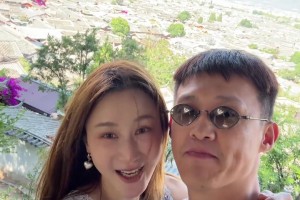 享受生活??！周鵬攜嬌妻度假：麗江美不美？