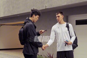 雖然鞋沒送出去，但是恭喜楊瀚森收獲一份友誼！