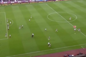 誰說射門一定要到門前？打開八倍鏡一樣可以進(jìn)球！