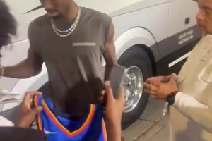 這才是真正的黑子！直接貼臉開大。