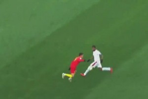 16年400場風(fēng)雨同舟！國安球迷在工體用巨型Tifo致敬隊(duì)長張稀哲