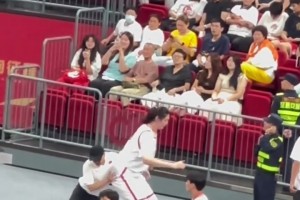 小孩打大人啦！張子宇賽前熱身 助教表示強(qiáng)度很大