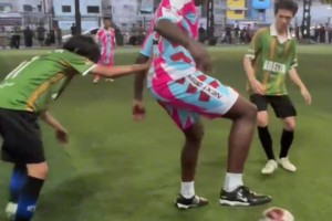 欺負“小朋友”！巴神現(xiàn)身泰國野球場炸魚