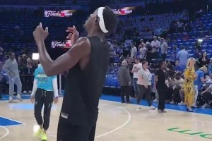 被籃球耽誤了！西亞卡姆賽前沉浸式解鎖顛球熱身??