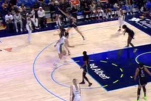 戰(zhàn)術(shù)就這么簡單！李月汝往弧頂一站，對手就過來協(xié)防，助攻達(dá)成！