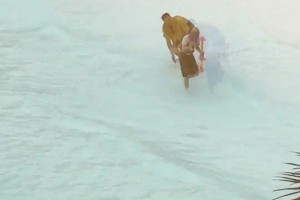 郭艾倫宋雨琦水中打鬧