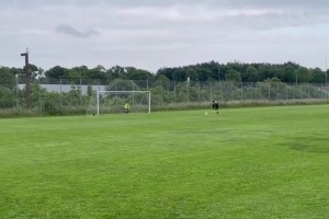 不懂就問！求這位門將心理陰影面積？