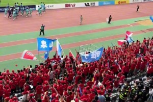 省官員到現(xiàn)場，不致辭，不講話，只看球。網(wǎng)友：中超中甲快學(xué)學(xué)吧