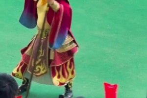 蘇超再現(xiàn)顯眼包！別人家啦啦隊：足球?qū)氊悾』窗怖怖碴牐何饔螆F建