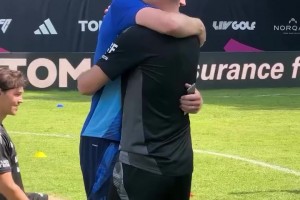 懷念啊，卡里克和維迪奇握手寒暄！這兩位名宿放在現(xiàn)在什么水平