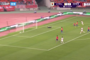 對泰山防守不滿！韋世豪射門后卡扎爾氣的抓狂