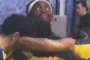 這是咋了？西卡賽前跟隊友打氣鼓勵時抬頭翻起來白眼