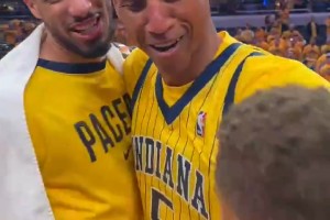 能完成前輩未完成的偉業(yè)嗎？哈利伯頓G6賽后和雷吉-米勒擁抱