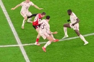 三英戰(zhàn)呂布？基米希都這樣了，還是攔不住維爾茨！