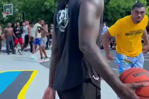 來這找場子了？單挑局輸給比斯利 史蒂芬森來野球場瘋狂虐路人