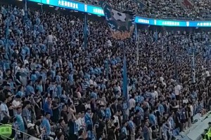 不愧魔鬼主場(chǎng)，實(shí)拍：梭魚灣大連球迷氣場(chǎng)強(qiáng)力壓制遠(yuǎn)征國(guó)安球迷