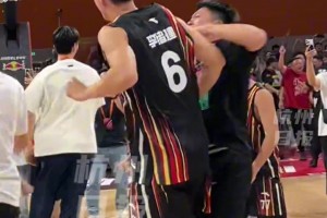 布雷迪：詹姆斯屏蔽噪音做正確事&持續(xù)不負(fù)所望 他是GOAT