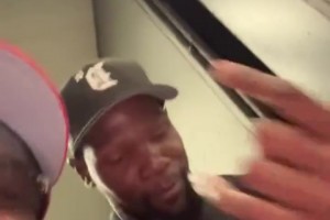 交易到火箭 杜蘭特現(xiàn)場被采訪：比劃這手勢是起飛嗎