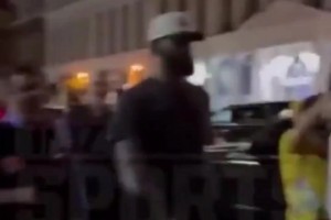 當面噴??！老詹在紐約遭球迷嘲諷：你根本就不行，就靠隊友