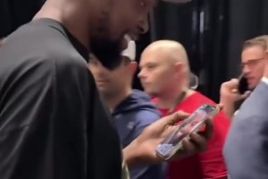 大佬快來！被交易到火箭后 火箭總經(jīng)理斯通和杜蘭特視頻通話~