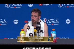 哈利拄拐迎接隊友！麥康納：他本可以獨自傷心，但卻出來安慰我們