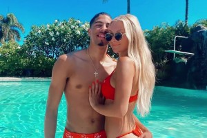 心疼！哈利伯頓女友曬照更衣室安慰哈利伯頓瞬間